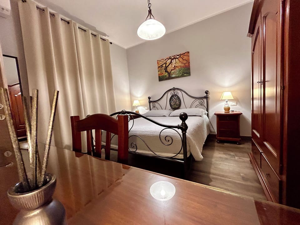 Traditional Room, Non Smoking, Private Bathroom | Minibar, desk, laptop workspace, free WiFi