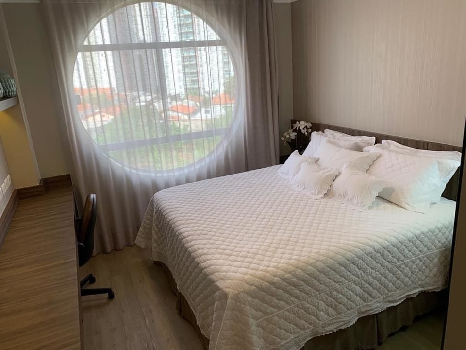 Premium Twin Room, 1 King Bed | Minibar, in-room safe, desk, WiFi (free)