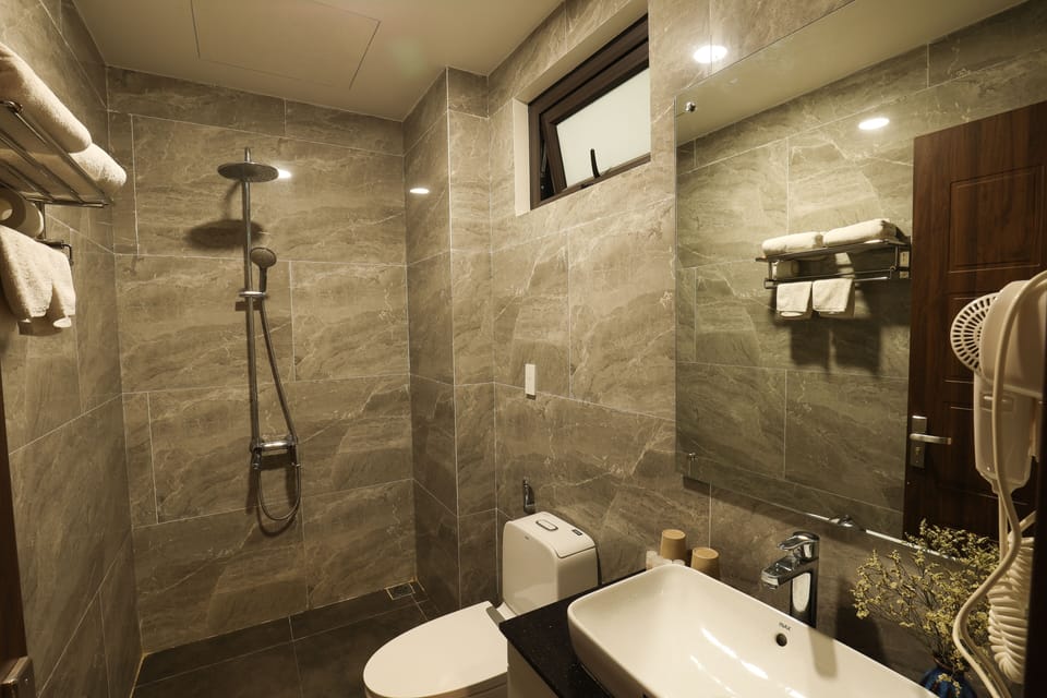 Standard Double Room Single Use | Bathroom | Separate tub and shower, rainfall showerhead, free toiletries