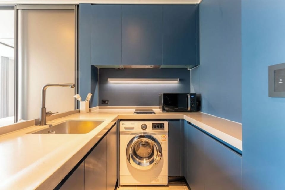 [Wine pkg] Premier Family Twin + Breakfast for 2 + a Bottle of red or white wine per stay | Private kitchen | Fridge, microwave, coffee/tea maker, electric kettle