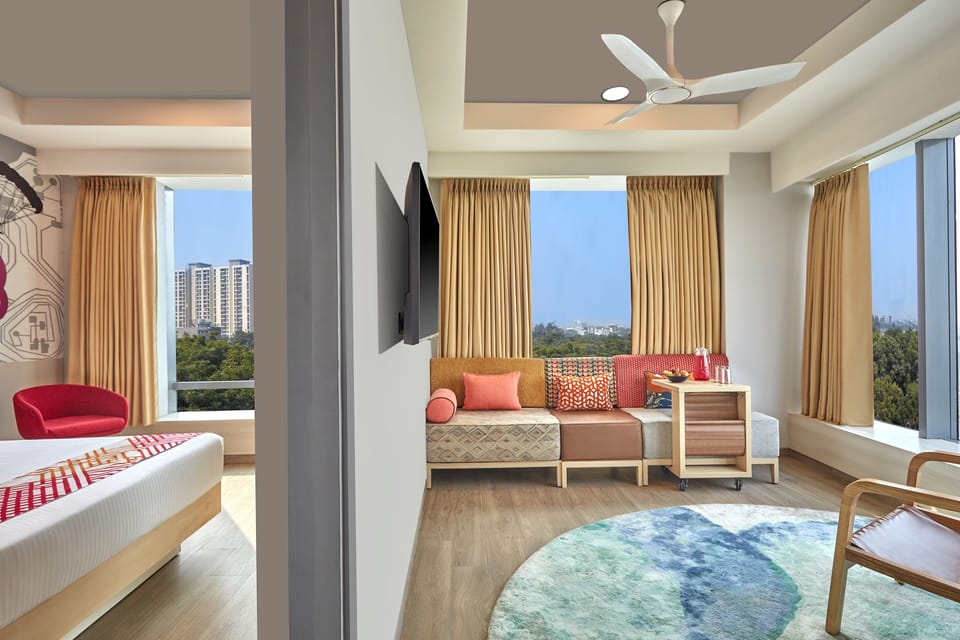 Executive Suite with One Bedroom | In-room safe, iron/ironing board, free WiFi