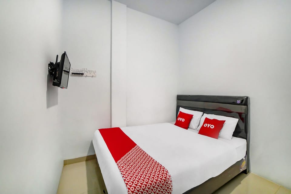 Standard Double Room | Laptop workspace, WiFi (free), bed sheets