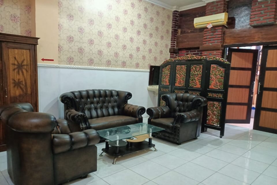 Family Suite | Desk, WiFi (free), bed sheets