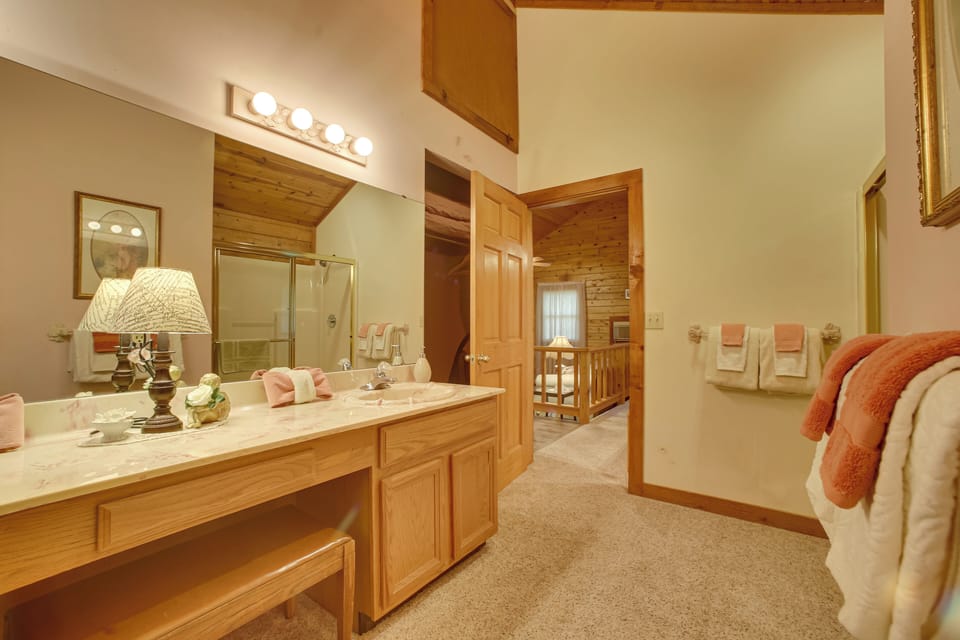 Studio w/ Deck: Near Thorncrown Chapel & Lakes Cottage in Eureka Springs