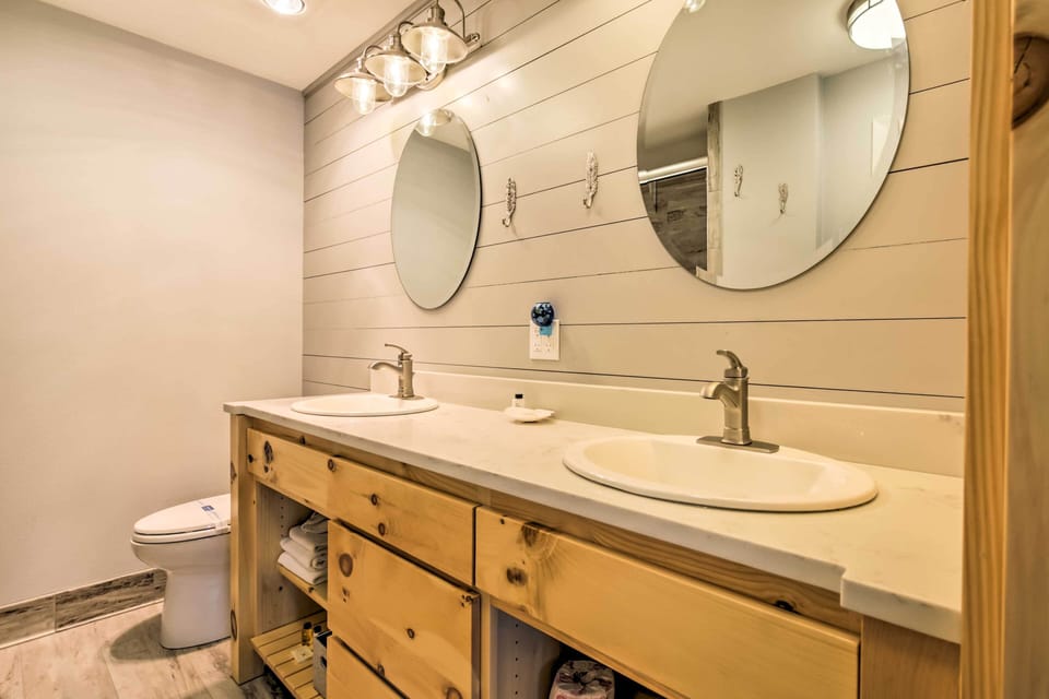 Beachfront Lincoln City Condo-patio & Pool Access! Apartment in Lincoln Beach
