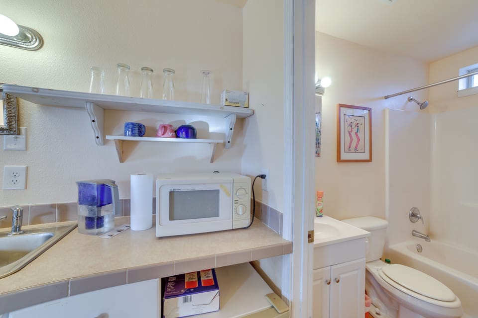 Cozy Rogers Studio Apt w/ Lake Access & Fire Pit! Apartment in Beaver Lake