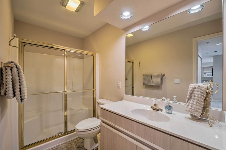 Branson Condo w/ Sunroom Near Downtown! Apartment in Branson