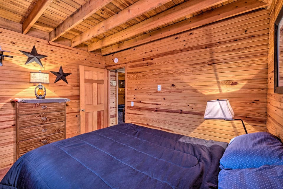 Quiet & Private Cabin ~ 5 Mi to Dale Hollow Lake! Cottage in Kentucky