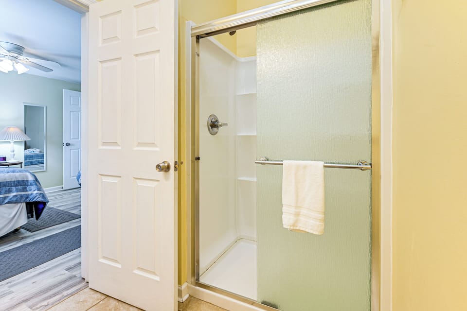 Walk to Ocean: Lovely Myrtle Beach Getaway! Cottage in Surfside Beach