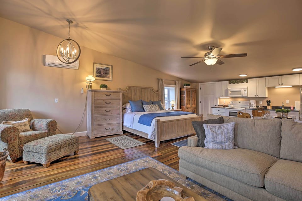 Chic Main Street Retreat < 7 Mi to KY Horse Park! Apartment in Georgetown