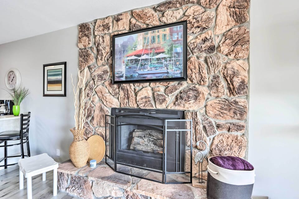 Fireplace & Water Views: Lake Ozark Condo! Apartment in Lake of the Ozarks