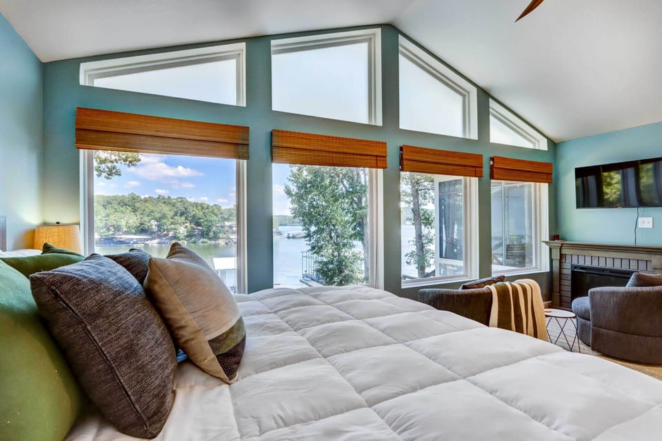 Dock! Lakefront Family Retreat in Sunrise Beach Cottage in Lake of the Ozarks