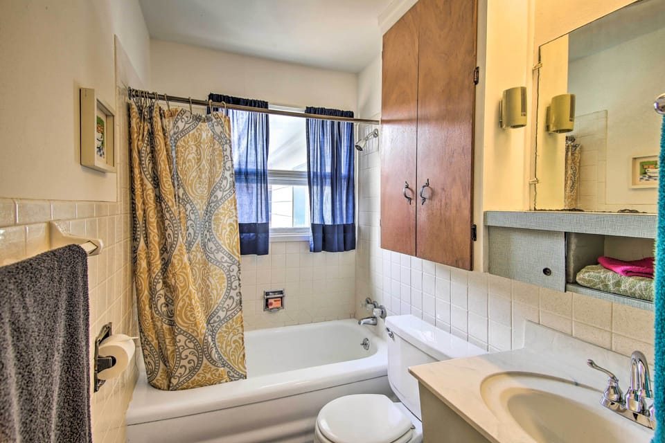 Dog-friendly Bartlesville Retreat w/ Yard! Cottage in Bartlesville