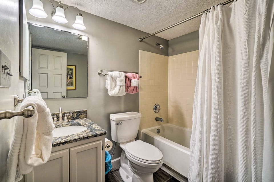 Cozy Gatlinburg Condo ~ 2 Mi to National Park! Apartment in Gatlinburg
