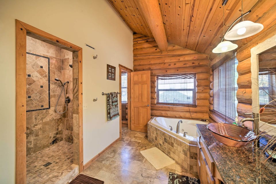 Walk to Table Rock Lake: Spacious Home w/ Deck! Cottage in Table Rock Lake