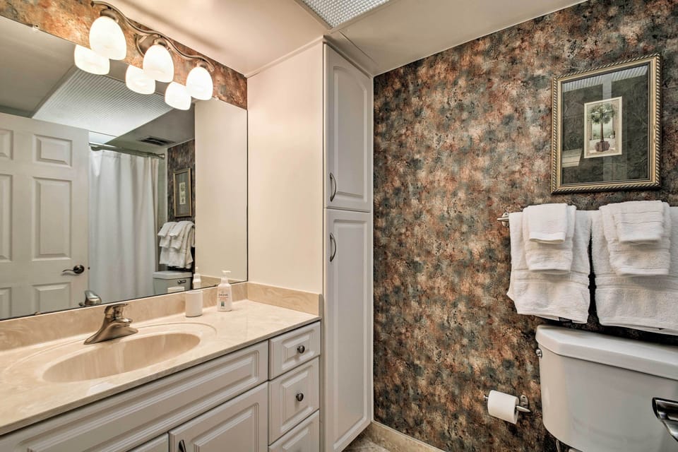 Pool Access! Indian Shores Beachfront Condo Apartment in Indian Shores