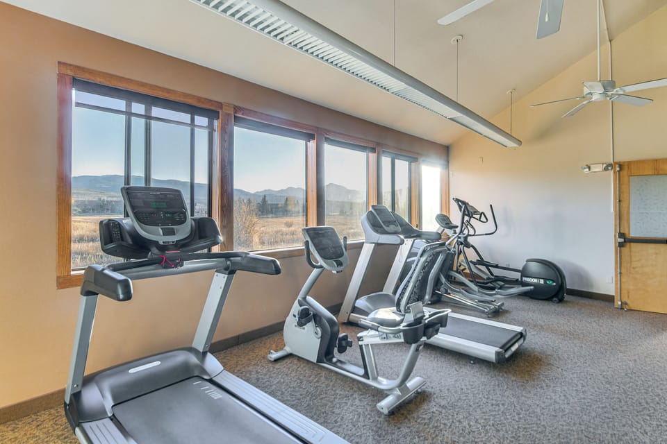 Fraser Townhome w/ Deck, 7 Mi to Winter Park! Apartment in Fraser