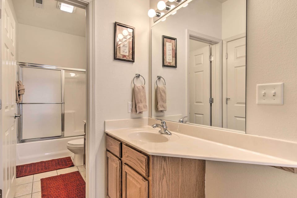 Pool Access & Private Patio: Branson West Condo! Apartment in Table Rock Lake