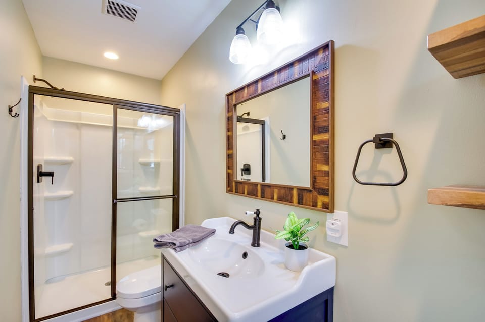 Modern Nellysford Getaway on 40 Private Acres! Cottage in Nelson County