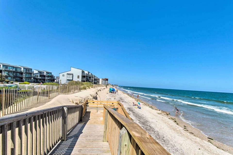 N Topsail Beach Oceanfront Condo w/ Pool! Apartment in North Topsail Beach