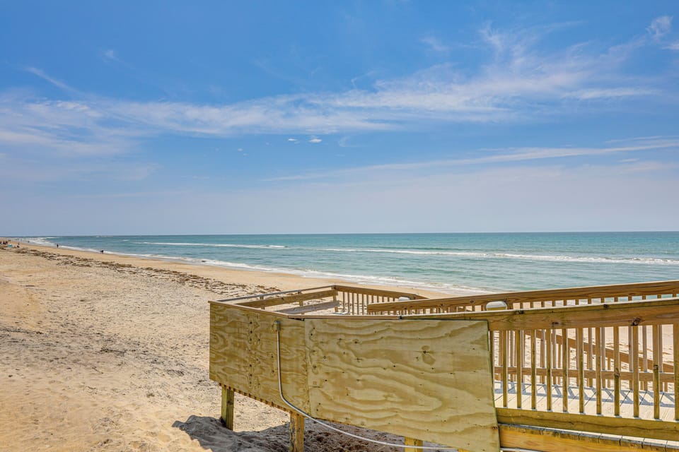 N Topsail Beach Oceanfront Condo w/ Pool! Apartment in North Topsail Beach