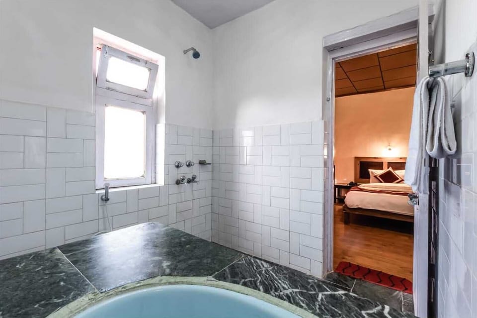 Shower, towels