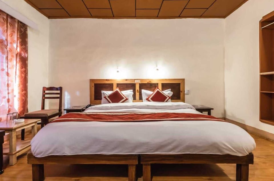 Premium bedding, desk, soundproofing, bed sheets
