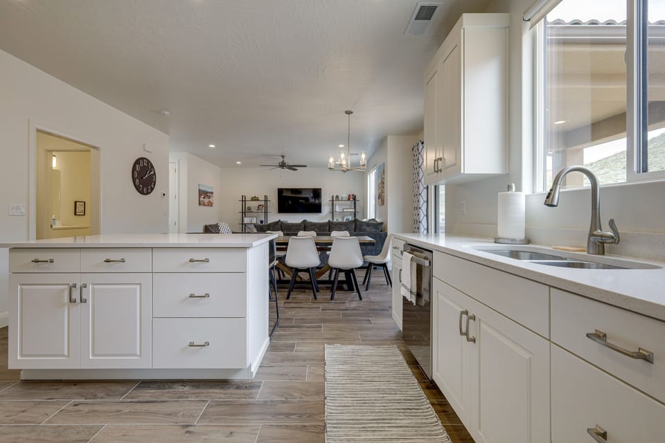 House (5 Bedrooms) | Interior