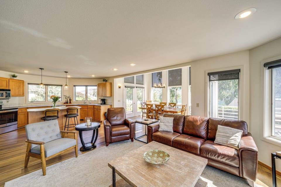 House (5 Bedrooms) | Interior