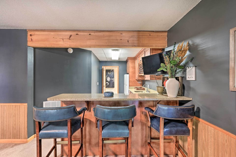 House (6 Bedrooms) | Interior