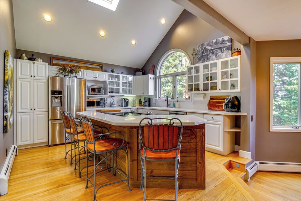 House (5 Bedrooms) | Interior