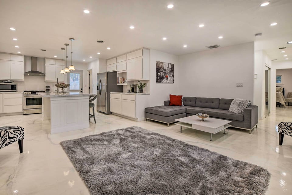 House (4 Bedrooms) | Front of property