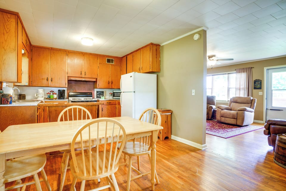 House (2 Bedrooms) | Interior