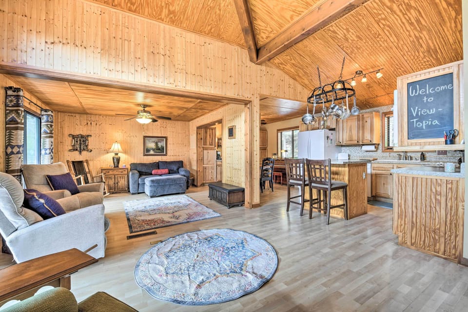 House (4 Bedrooms) | Interior