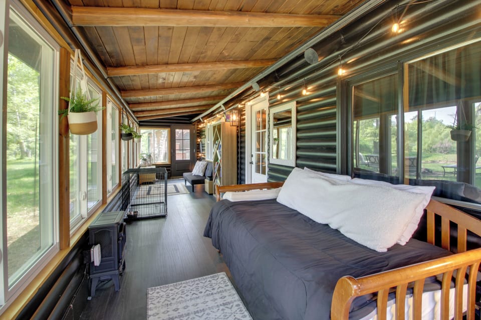 1 Mi to Beach & Lake: Breezy Point Cabin w/ Yard! Cottage in Breezy Point