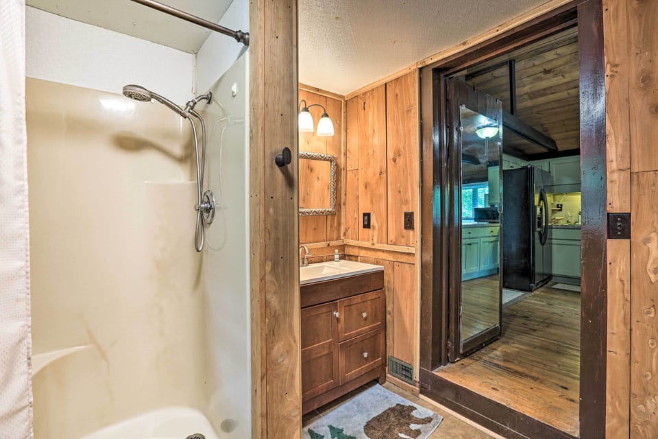 1950's Serenity Pond Cabin w/ View: Peace & Quiet! Cottage in Pell City