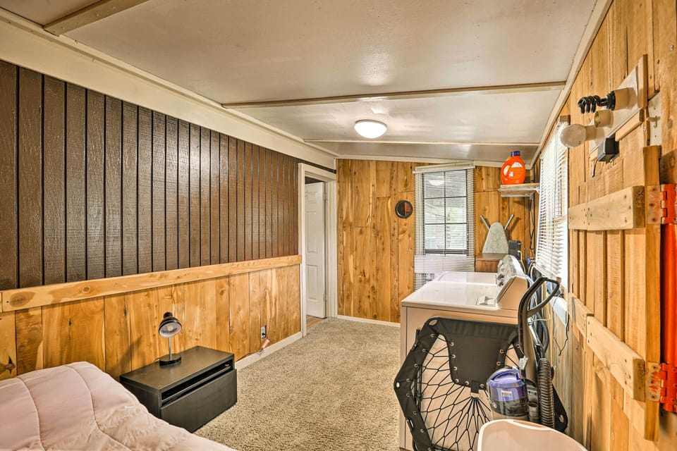 1950's Serenity Pond Cabin w/ View: Peace & Quiet! Cottage in Pell City