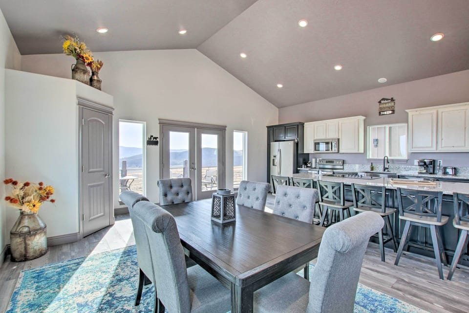 House (5 Bedrooms) | Interior