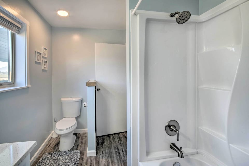 Gold Beach Home w/ Hot Tub, 1/4 Mi to Beach! Cottage in Oregon