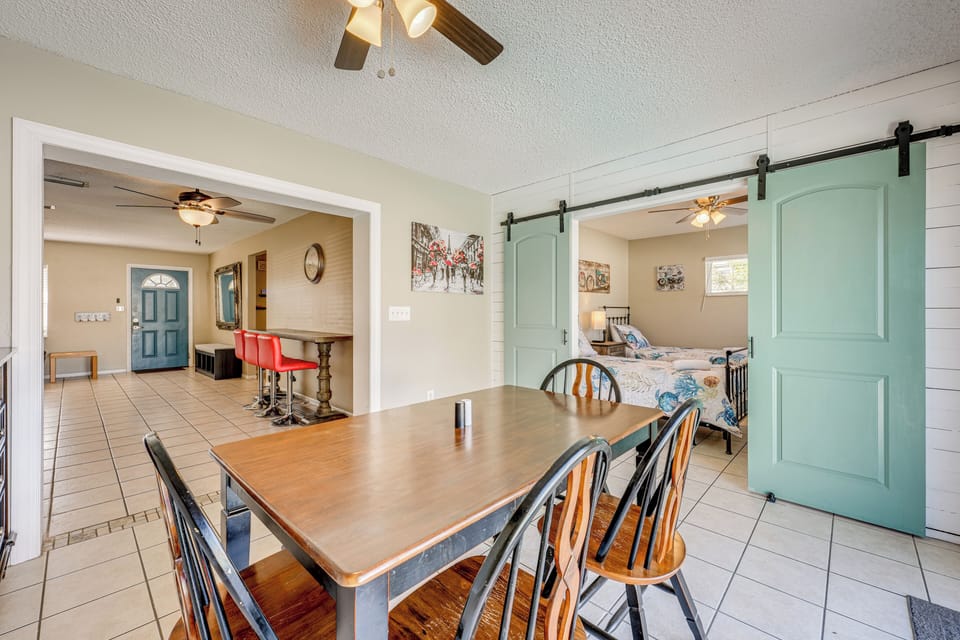Fire Pit! Family Getaway, 6 Mi to Beach Access Cottage in Seminole