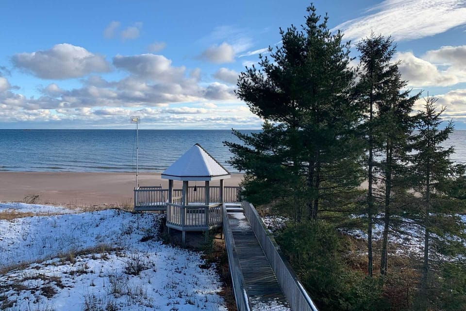 Chic Townhome on Lake Huron w/ Private Beach! Apartment in Michigan