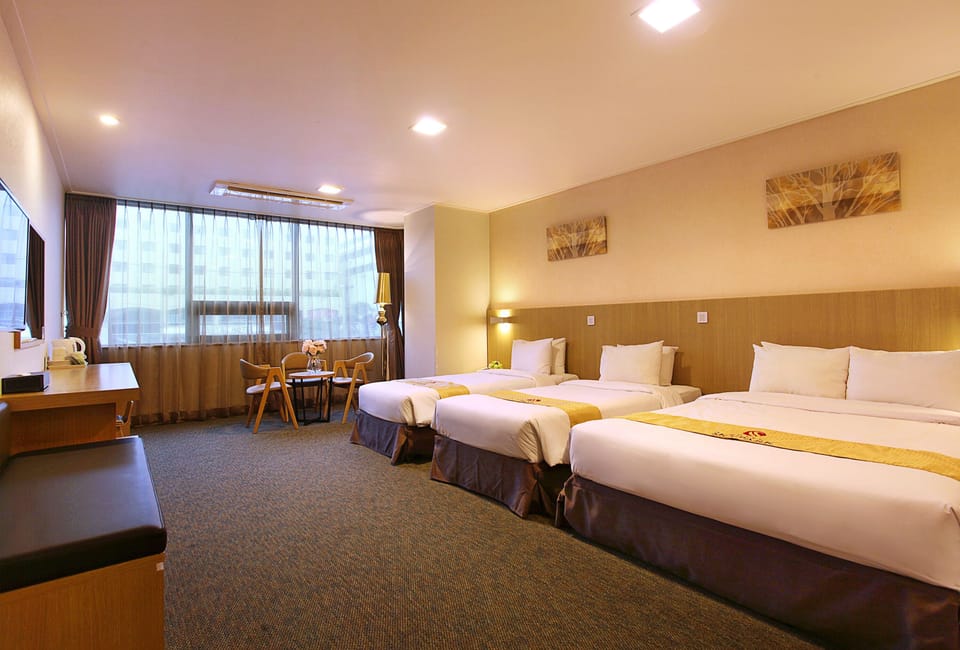 In-room safe, desk, soundproofing, free WiFi