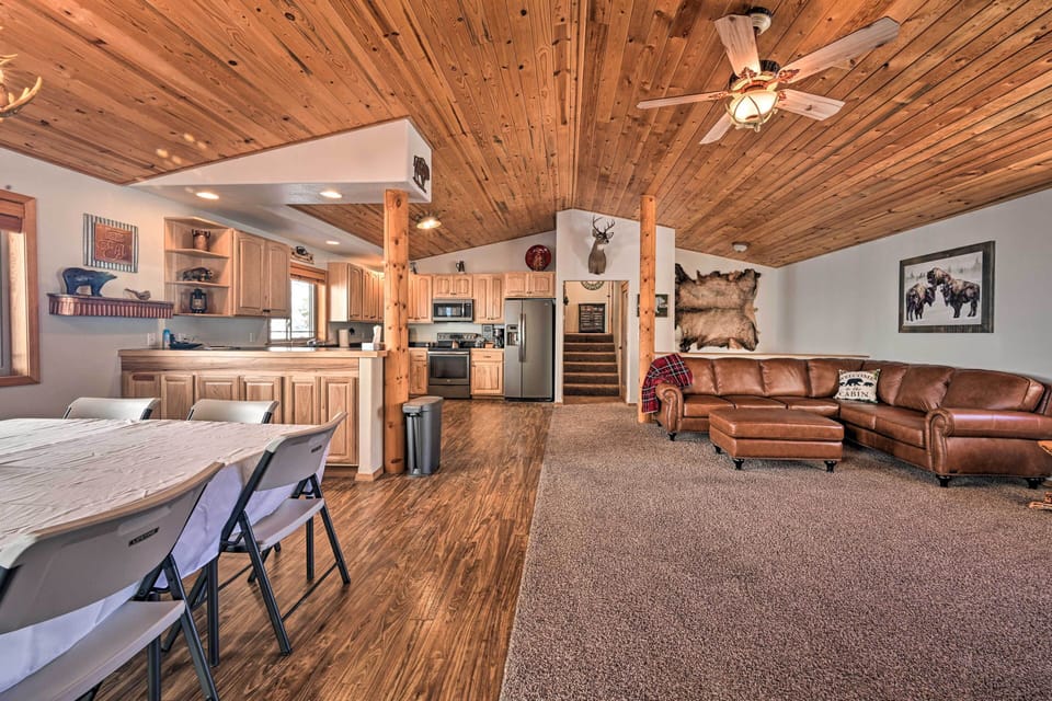 House (5 Bedrooms) | Interior