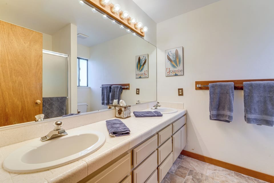 Family-friendly Truckee Cabin Near Ski Shuttle! Cottage in Northstar Drive