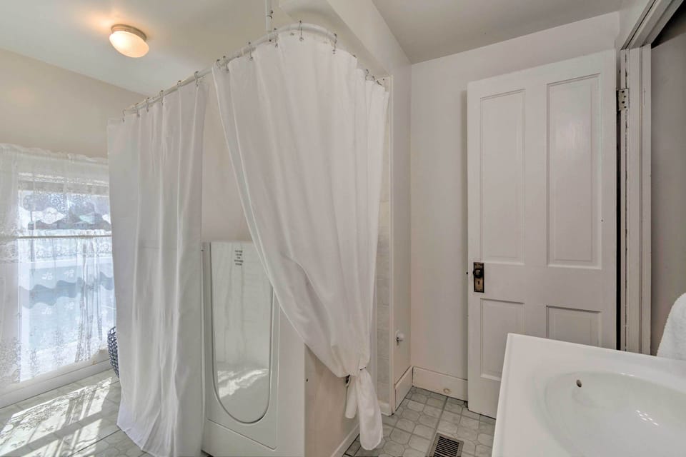 Walk to Beach! Sodus Point Escape w/ Private Yard Cottage in Sodus Point
