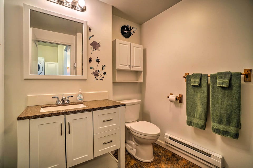 Family Retreat ~ 8 Mi to Downtown + Bishops Beach! Cottage in Fritz Creek