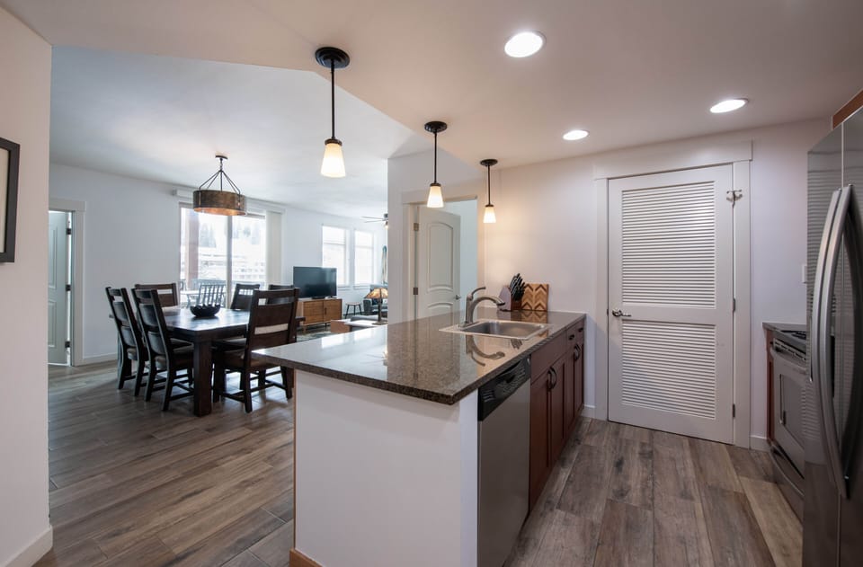 Condo, 2 Bedrooms | Private kitchen | Fridge, oven, coffee/tea maker, toaster