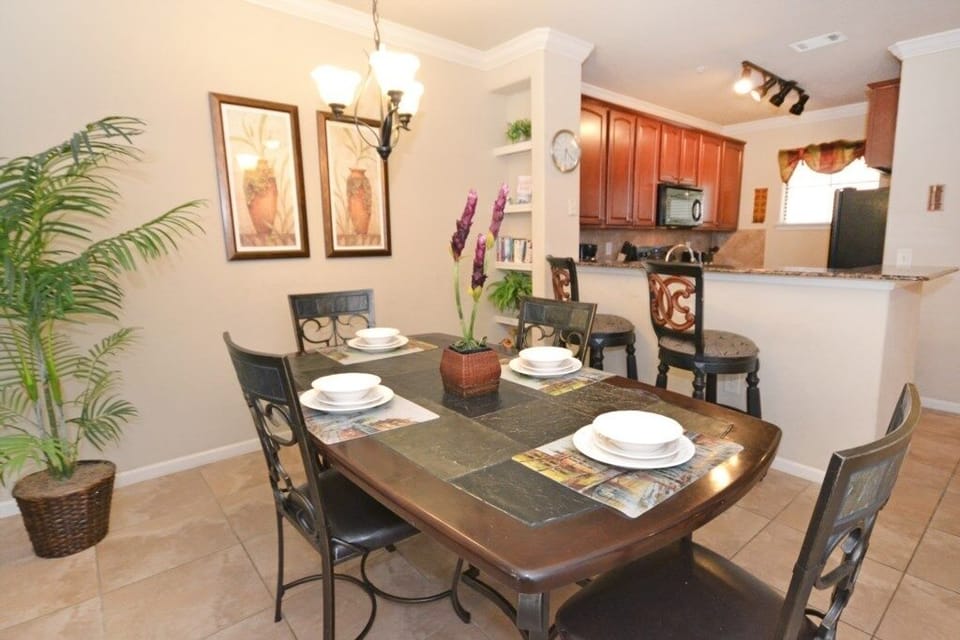 Condo, 2 Bedrooms | Dining