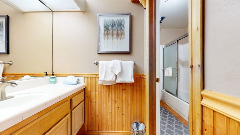 Aspen Creek #227 1 Bedroom Condo by RedAwning Apartment in Mammoth Lakes