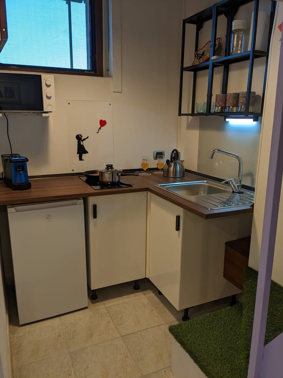 Panoramic Studio, 1 Queen Bed, City View, Tower | Private kitchen | Fridge, microwave, stovetop, cookware/dishes/utensils
